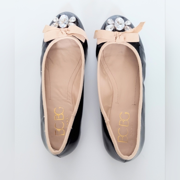 BCBG Paris Size 8.5B Jewel Applique Patent Leather Black Beige Flat Shoes - Picture 4 of 7
